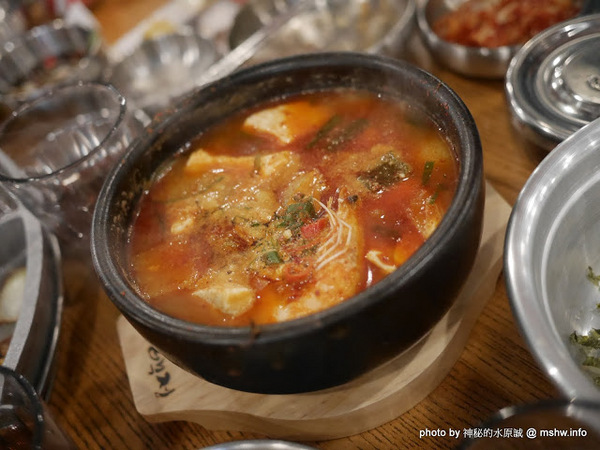 姜虎東678白丁烤肉：【食記】台中姜虎東678白丁韓國傳統烤肉台中店@北屯漢口幫美食廣場 : 世界第一BBQ？嗯,這裡的食材跟醬料都比在韓國首爾要好吃的多了…也比林佳龍有誠意喔!