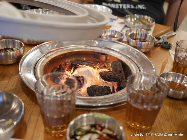 姜虎東678白丁烤肉：【食記】台中姜虎東678白丁韓國傳統烤肉台中店@北屯漢口幫美食廣場 : 世界第一BBQ？嗯,這裡的食材跟醬料都比在韓國首爾要好吃的多了…也比林佳龍有誠意喔!