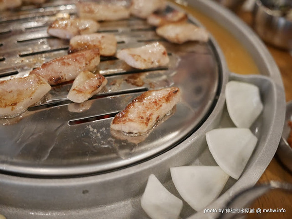 姜虎東678白丁烤肉：【食記】台中姜虎東678白丁韓國傳統烤肉台中店@北屯漢口幫美食廣場 : 世界第一BBQ？嗯,這裡的食材跟醬料都比在韓國首爾要好吃的多了…也比林佳龍有誠意喔!