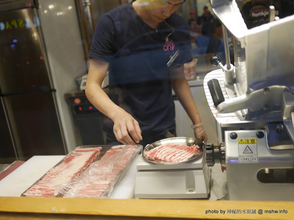 姜虎東678白丁烤肉：【食記】台中姜虎東678白丁韓國傳統烤肉台中店@北屯漢口幫美食廣場 : 世界第一BBQ？嗯,這裡的食材跟醬料都比在韓國首爾要好吃的多了…也比林佳龍有誠意喔!