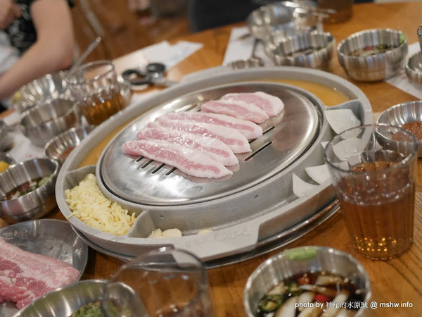 姜虎東678白丁烤肉：【食記】台中姜虎東678白丁韓國傳統烤肉台中店@北屯漢口幫美食廣場 : 世界第一BBQ？嗯,這裡的食材跟醬料都比在韓國首爾要好吃的多了…也比林佳龍有誠意喔!