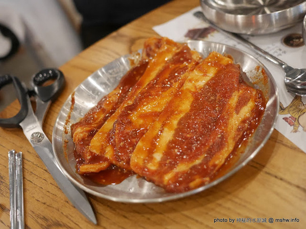 姜虎東678白丁烤肉：【食記】台中姜虎東678白丁韓國傳統烤肉台中店@北屯漢口幫美食廣場 : 世界第一BBQ？嗯,這裡的食材跟醬料都比在韓國首爾要好吃的多了…也比林佳龍有誠意喔!