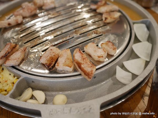 姜虎東678白丁烤肉：【食記】台中姜虎東678白丁韓國傳統烤肉台中店@北屯漢口幫美食廣場 : 世界第一BBQ？嗯,這裡的食材跟醬料都比在韓國首爾要好吃的多了…也比林佳龍有誠意喔!