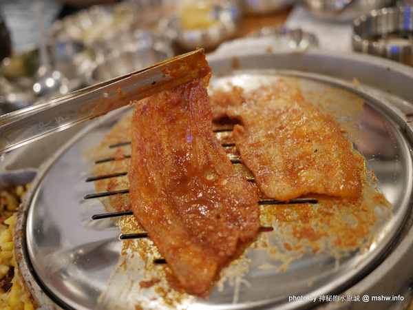 姜虎東678白丁烤肉：【食記】台中姜虎東678白丁韓國傳統烤肉台中店@北屯漢口幫美食廣場 : 世界第一BBQ？嗯,這裡的食材跟醬料都比在韓國首爾要好吃的多了…也比林佳龍有誠意喔!