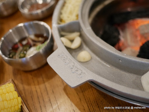 姜虎東678白丁烤肉：【食記】台中姜虎東678白丁韓國傳統烤肉台中店@北屯漢口幫美食廣場 : 世界第一BBQ？嗯,這裡的食材跟醬料都比在韓國首爾要好吃的多了…也比林佳龍有誠意喔!