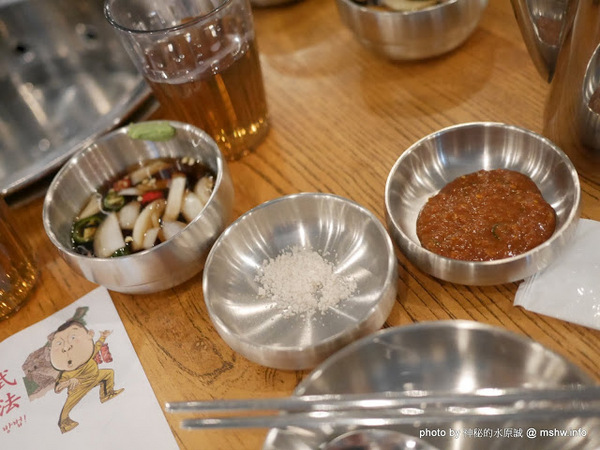 姜虎東678白丁烤肉：【食記】台中姜虎東678白丁韓國傳統烤肉台中店@北屯漢口幫美食廣場 : 世界第一BBQ？嗯,這裡的食材跟醬料都比在韓國首爾要好吃的多了…也比林佳龍有誠意喔!