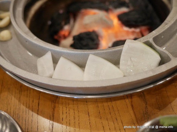 姜虎東678白丁烤肉：【食記】台中姜虎東678白丁韓國傳統烤肉台中店@北屯漢口幫美食廣場 : 世界第一BBQ？嗯,這裡的食材跟醬料都比在韓國首爾要好吃的多了…也比林佳龍有誠意喔!