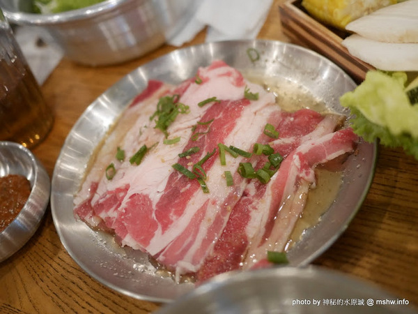 姜虎東678白丁烤肉：【食記】台中姜虎東678白丁韓國傳統烤肉台中店@北屯漢口幫美食廣場 : 世界第一BBQ？嗯,這裡的食材跟醬料都比在韓國首爾要好吃的多了…也比林佳龍有誠意喔!