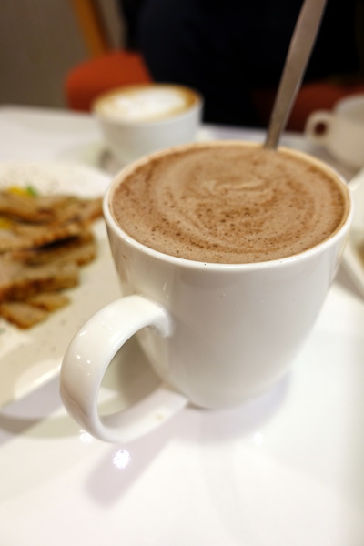 索瓦咖啡：(胖樺食記)台大公館商圈「五南文化廣場」內「索瓦咖啡Sowa Cafe」，號稱手作健康卻讓人失透頂