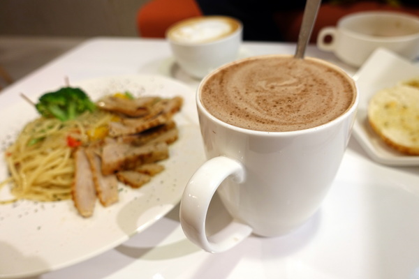 索瓦咖啡：(胖樺食記)台大公館商圈「五南文化廣場」內「索瓦咖啡Sowa Cafe」，號稱手作健康卻讓人失透頂