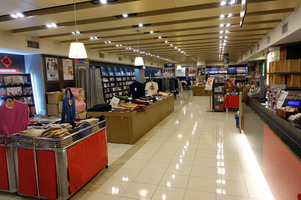 索瓦咖啡：(胖樺食記)台大公館商圈「五南文化廣場」內「索瓦咖啡Sowa Cafe」，號稱手作健康卻讓人失透頂