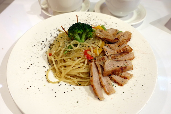 索瓦咖啡：(胖樺食記)台大公館商圈「五南文化廣場」內「索瓦咖啡Sowa Cafe」，號稱手作健康卻讓人失透頂