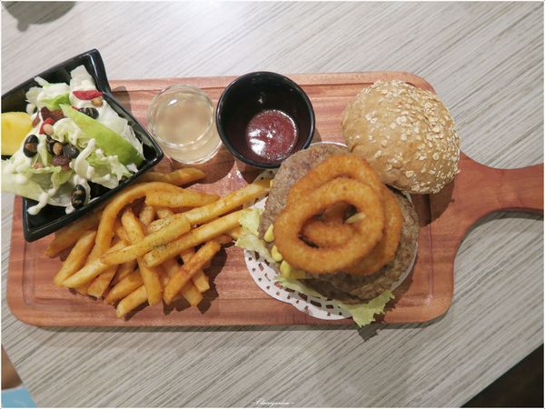 初曼咖啡 first&smile：台北 捷運西門站 初曼咖啡~最”初”的夢想，”曼”延開來 (文末讀者優惠)