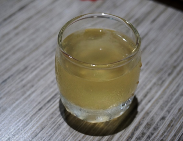 初曼咖啡 first&smile：[西門]初曼咖啡 first&smile：超澎湃的美味漢堡早午餐/華麗金色泡泡塔!