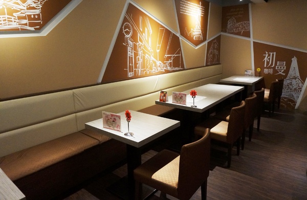 初曼咖啡 first&smile：[西門]初曼咖啡 first&smile：超澎湃的美味漢堡早午餐/華麗金色泡泡塔!