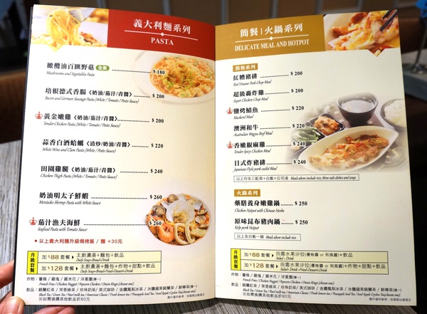 初曼咖啡 first&smile：[西門]初曼咖啡 first&smile：超澎湃的美味漢堡早午餐/華麗金色泡泡塔!