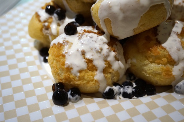 初曼咖啡 first&smile：[西門]初曼咖啡 first&smile：超澎湃的美味漢堡早午餐/華麗金色泡泡塔!