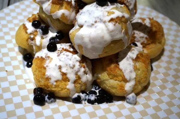 初曼咖啡 first&smile：[西門]初曼咖啡 first&smile：超澎湃的美味漢堡早午餐/華麗金色泡泡塔!