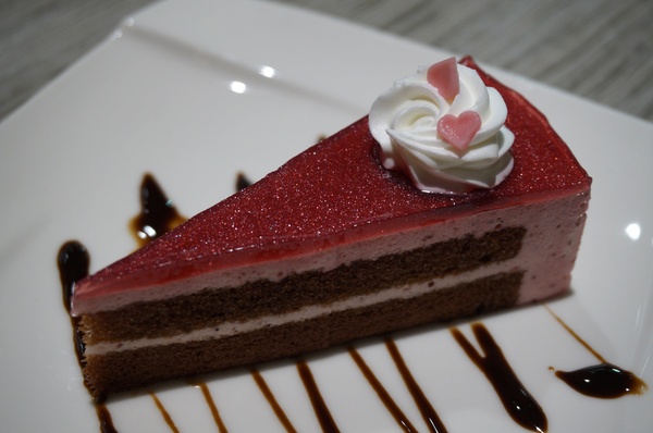 初曼咖啡 first&smile：[西門]初曼咖啡 first&smile：超澎湃的美味漢堡早午餐/華麗金色泡泡塔!