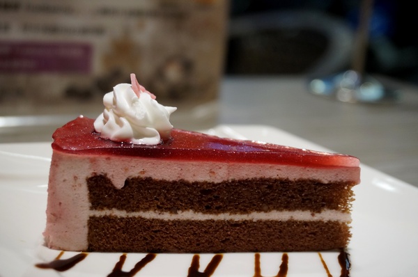 初曼咖啡 first&smile：[西門]初曼咖啡 first&smile：超澎湃的美味漢堡早午餐/華麗金色泡泡塔!