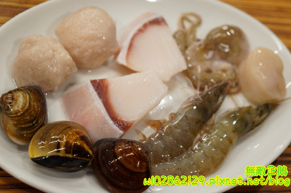 酒鬍子鍋物:【台南-永康區】平價x鍋物...進擊的不倒翁~ 免服務費/wifi《酒鬍子鍋物》