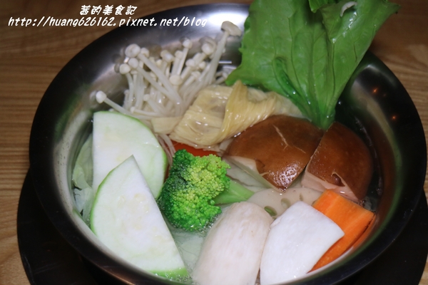 冷藏肉專門 鍋無敵 NabeMuteki(八德店):【台北松山區】肉片真的超無敵『冷藏肉專門 鍋無敵 NabeMuteki(八德店)』近忠孝復興捷運站