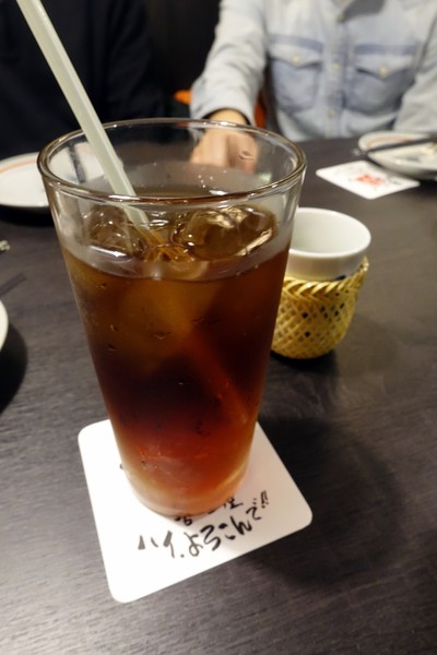 狸爐端燒 日式料理：(胖樺食記)捷運中山站八條通內「狸爐端燒 日式料理」。裝潢道地洋溢濃厚日式風情。平盆鍋料多味美(含完整菜單)