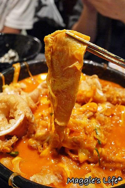 UNCLES TAIWAN:台北東區美食。捷運國父紀念館【魷魚大叔UNCLES TAIWAN火熖炒年糕專賣店】地表最強會牽絲的魷魚◆韓式居食屋。韓式料理。韓國美食