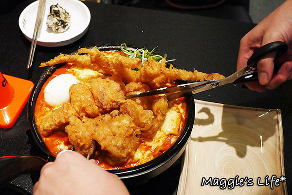 UNCLES TAIWAN:台北東區美食。捷運國父紀念館【魷魚大叔UNCLES TAIWAN火熖炒年糕專賣店】地表最強會牽絲的魷魚◆韓式居食屋。韓式料理。韓國美食