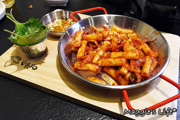 UNCLES TAIWAN:台北東區美食。捷運國父紀念館【魷魚大叔UNCLES TAIWAN火熖炒年糕專賣店】地表最強會牽絲的魷魚◆韓式居食屋。韓式料理。韓國美食