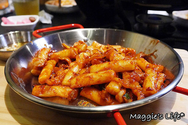 UNCLES TAIWAN:台北東區美食。捷運國父紀念館【魷魚大叔UNCLES TAIWAN火熖炒年糕專賣店】地表最強會牽絲的魷魚◆韓式居食屋。韓式料理。韓國美食