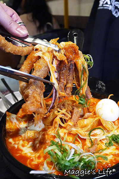 UNCLES TAIWAN:台北東區美食。捷運國父紀念館【魷魚大叔UNCLES TAIWAN火熖炒年糕專賣店】地表最強會牽絲的魷魚◆韓式居食屋。韓式料理。韓國美食