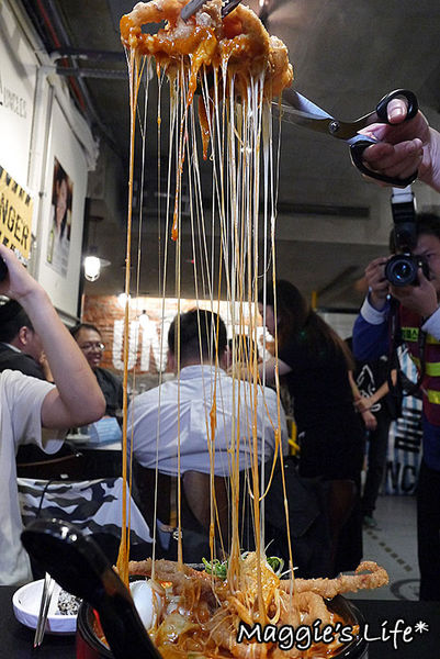 UNCLES TAIWAN:台北東區美食。捷運國父紀念館【魷魚大叔UNCLES TAIWAN火熖炒年糕專賣店】地表最強會牽絲的魷魚◆韓式居食屋。韓式料理。韓國美食