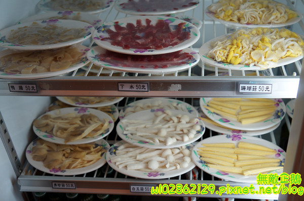 食紳枸尾雞：【台南-北區】養生x雞火鍋...豬油麵線/埔里香菇/鴕鳥肉/無基改豆腐《食紳枸尾雞》