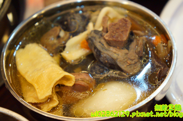 食紳枸尾雞：【台南-北區】養生x雞火鍋...豬油麵線/埔里香菇/鴕鳥肉/無基改豆腐《食紳枸尾雞》