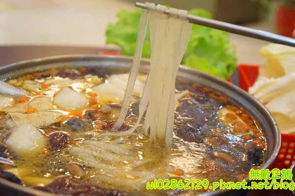 食紳枸尾雞：【台南-北區】養生x雞火鍋...豬油麵線/埔里香菇/鴕鳥肉/無基改豆腐《食紳枸尾雞》