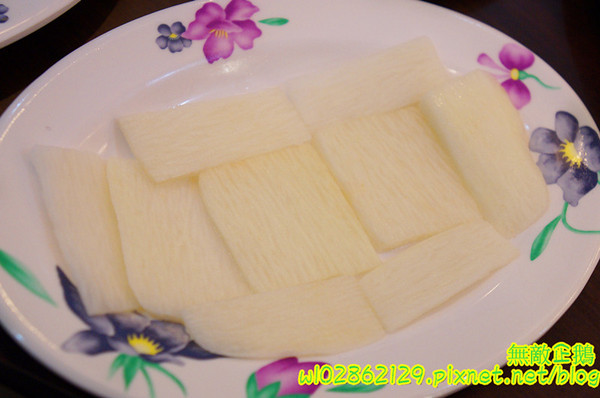 食紳枸尾雞：【台南-北區】養生x雞火鍋...豬油麵線/埔里香菇/鴕鳥肉/無基改豆腐《食紳枸尾雞》