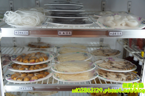 食紳枸尾雞：【台南-北區】養生x雞火鍋...豬油麵線/埔里香菇/鴕鳥肉/無基改豆腐《食紳枸尾雞》