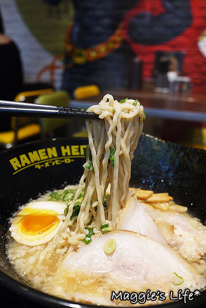 RAMEN HERO拉麵英雄：台北美食。微風信義台灣一號店【拉麵英雄RAMEN HERO】高CP值又好吃的日本拉麵◆開幕期間送北海道霜淇淋喲！