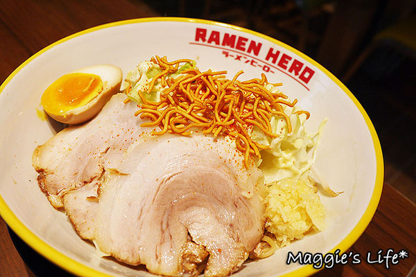 RAMEN HERO拉麵英雄：台北美食。微風信義台灣一號店【拉麵英雄RAMEN HERO】高CP值又好吃的日本拉麵◆開幕期間送北海道霜淇淋喲！