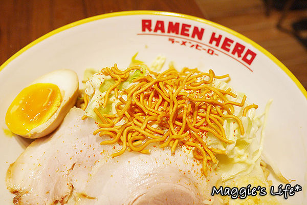 RAMEN HERO拉麵英雄：台北美食。微風信義台灣一號店【拉麵英雄RAMEN HERO】高CP值又好吃的日本拉麵◆開幕期間送北海道霜淇淋喲！