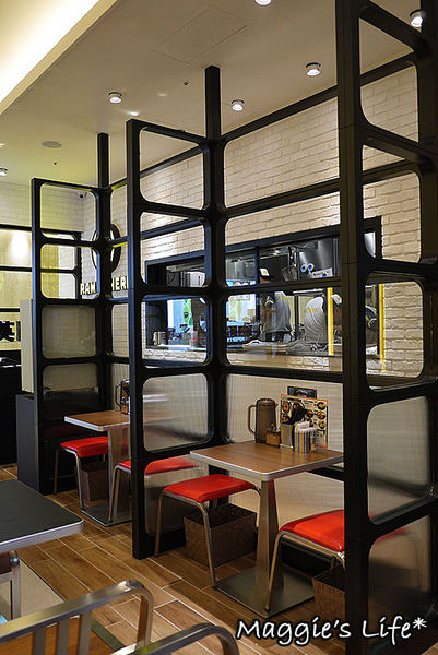 RAMEN HERO拉麵英雄：台北美食。微風信義台灣一號店【拉麵英雄RAMEN HERO】高CP值又好吃的日本拉麵◆開幕期間送北海道霜淇淋喲！