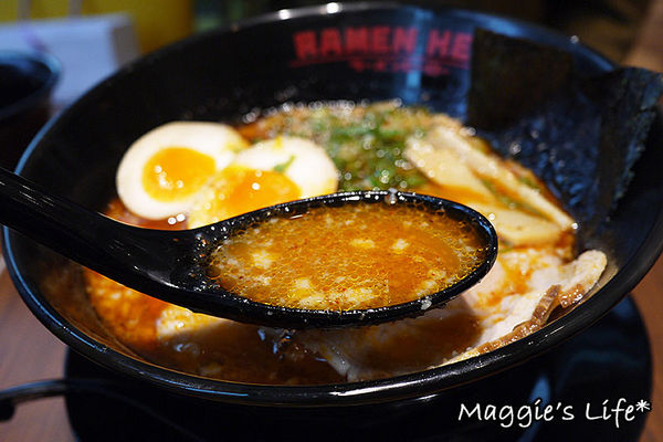 RAMEN HERO拉麵英雄：台北美食。微風信義台灣一號店【拉麵英雄RAMEN HERO】高CP值又好吃的日本拉麵◆開幕期間送北海道霜淇淋喲！