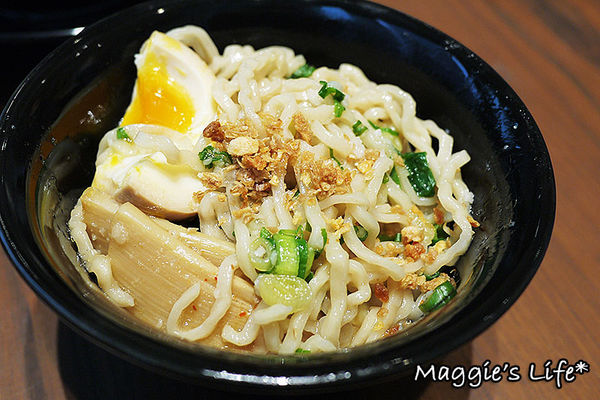 RAMEN HERO拉麵英雄：台北美食。微風信義台灣一號店【拉麵英雄RAMEN HERO】高CP值又好吃的日本拉麵◆開幕期間送北海道霜淇淋喲！