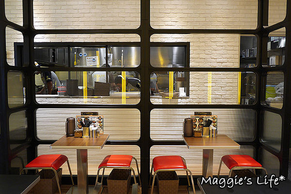 RAMEN HERO拉麵英雄：台北美食。微風信義台灣一號店【拉麵英雄RAMEN HERO】高CP值又好吃的日本拉麵◆開幕期間送北海道霜淇淋喲！