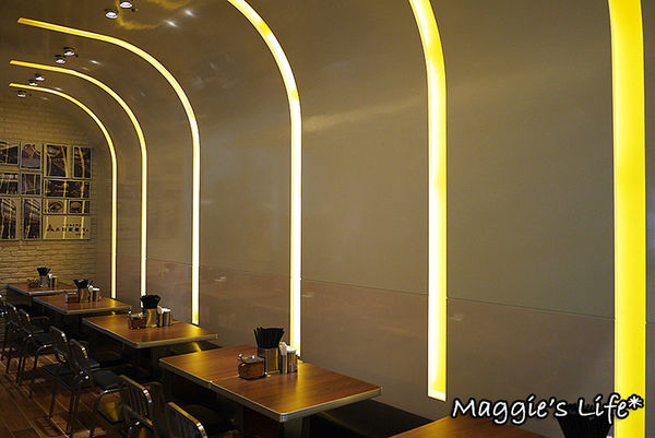 RAMEN HERO拉麵英雄：台北美食。微風信義台灣一號店【拉麵英雄RAMEN HERO】高CP值又好吃的日本拉麵◆開幕期間送北海道霜淇淋喲！