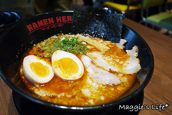 RAMEN HERO拉麵英雄：台北美食。微風信義台灣一號店【拉麵英雄RAMEN HERO】高CP值又好吃的日本拉麵◆開幕期間送北海道霜淇淋喲！