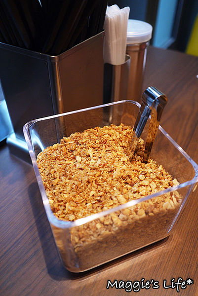 RAMEN HERO拉麵英雄：台北美食。微風信義台灣一號店【拉麵英雄RAMEN HERO】高CP值又好吃的日本拉麵◆開幕期間送北海道霜淇淋喲！