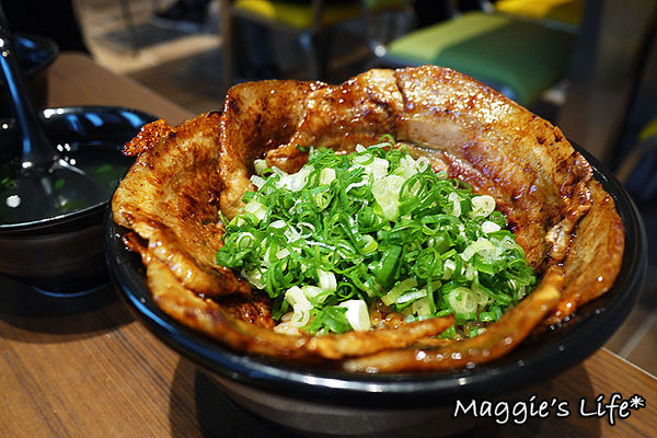 RAMEN HERO拉麵英雄：台北美食。微風信義台灣一號店【拉麵英雄RAMEN HERO】高CP值又好吃的日本拉麵◆開幕期間送北海道霜淇淋喲！