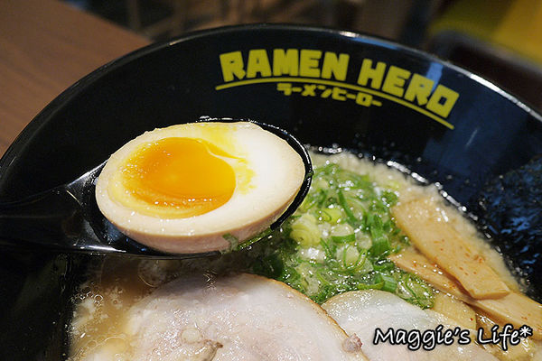RAMEN HERO拉麵英雄：台北美食。微風信義台灣一號店【拉麵英雄RAMEN HERO】高CP值又好吃的日本拉麵◆開幕期間送北海道霜淇淋喲！